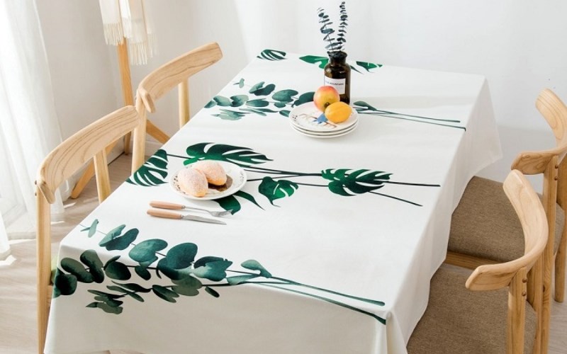 Trang trí bàn ăn gia đình đơn giản