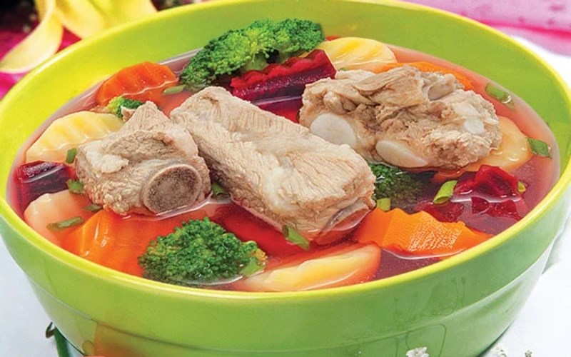 Hầm xương với rau củ