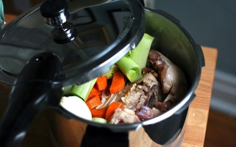 Sử dụng nồi &aacute;p suất