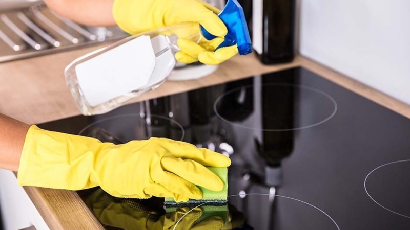 Sử dụng nước lau bếp