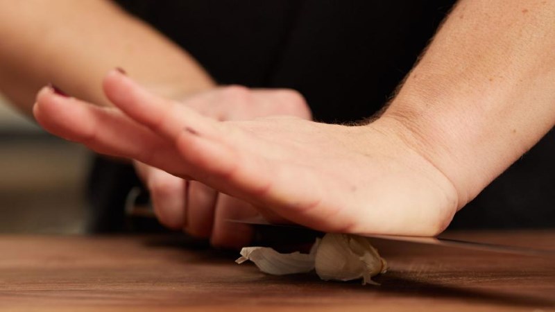 B&oacute;c vỏ tỏi