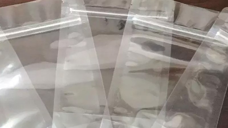 Bảo quản bằng t&uacute;i zip trong ngăn đ&aacute; tủ lạnh