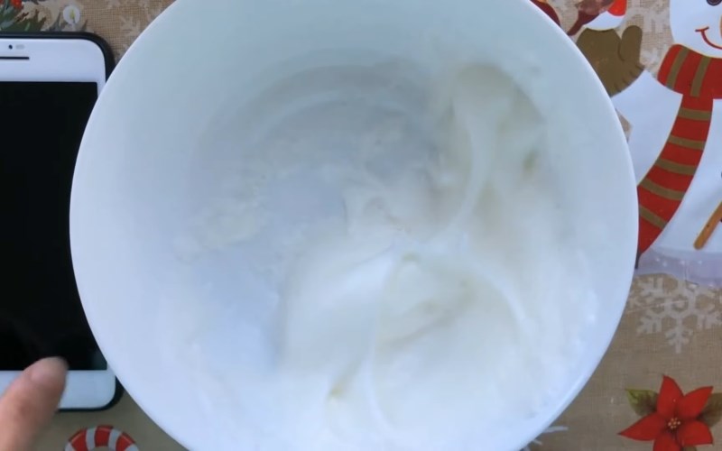 Đ&aacute;nh trứng bằng đũa