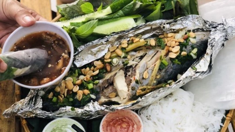 D&ugrave;ng giấy bạc để l&agrave;m vật đựng trang tr&iacute; đồ ăn