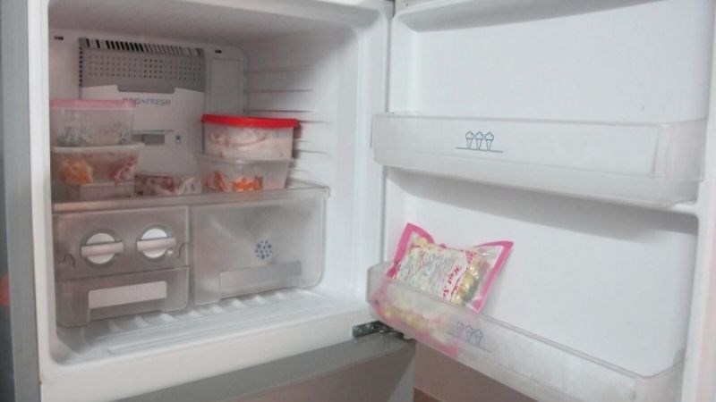 Bảo quản c&aacute; vi&ecirc;n chi&ecirc;n trong tủ lạnh