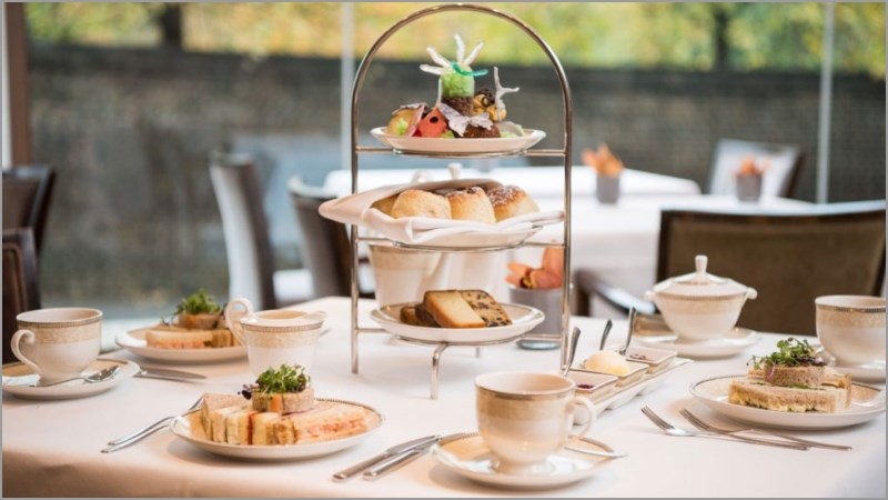 Bước 3: Đặt dĩa ở trung tâm