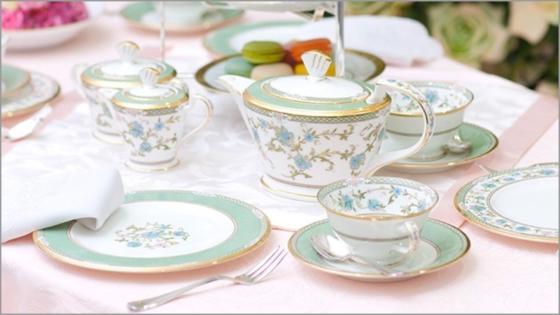 Bước 5: Sắp xếp bộ dụng cụ ăn