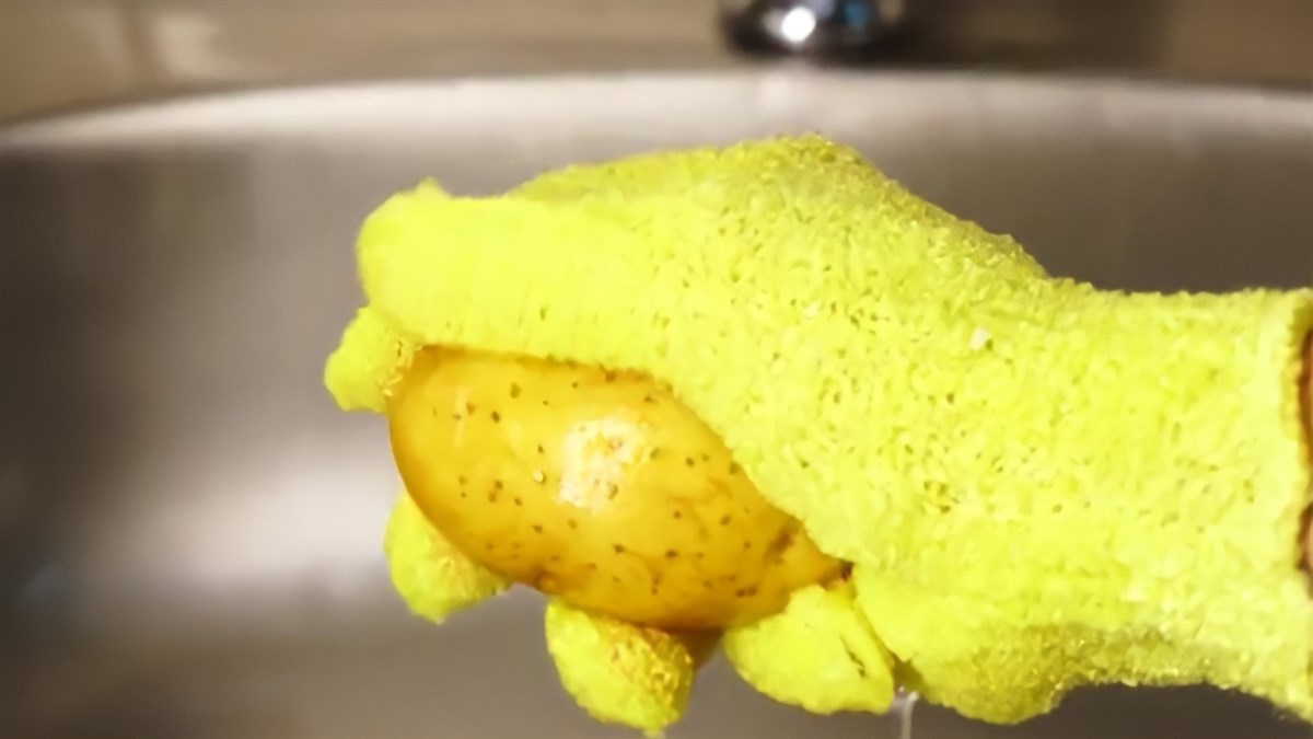 Sử dụng găng tay 