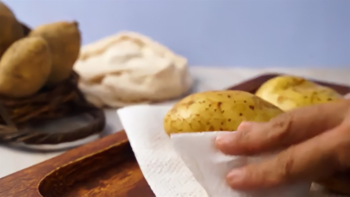 Sử dụng găng tay 