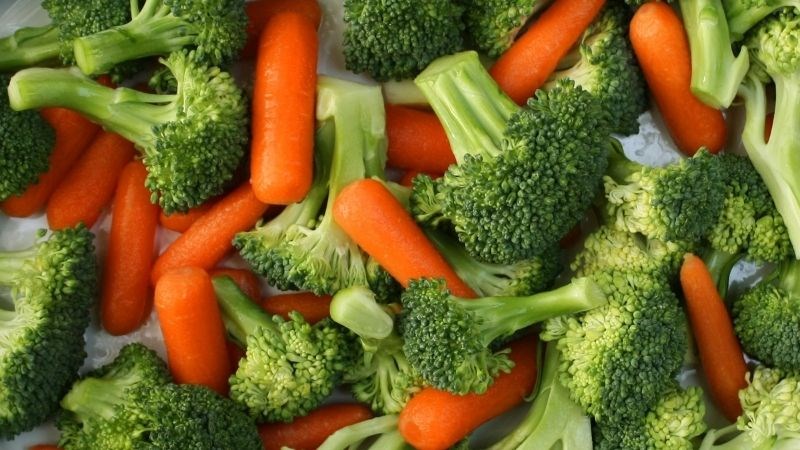 Bông cải xanh và cà rốt luộc