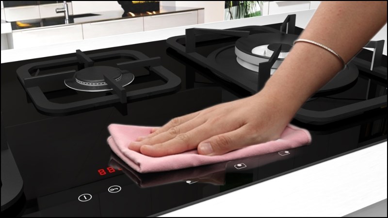 Vệ sinh bề mặt bếp