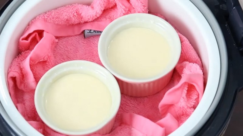 ưu điểm l&agrave;m b&aacute;nh flan bằng nồi cơm điện