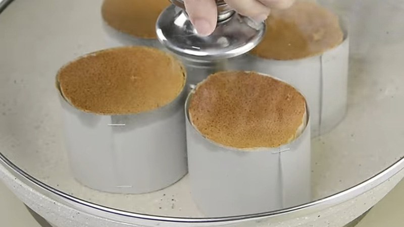 L&agrave;m b&aacute;nh b&ocirc;ng lan bằng chảo chống d&iacute;nh