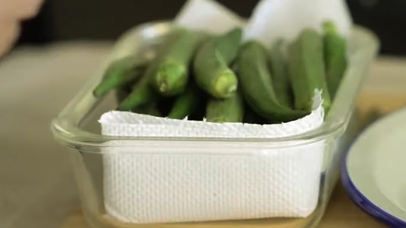 D&ugrave;ng th&ecirc;m giấy thấm để bảo quản rau củ