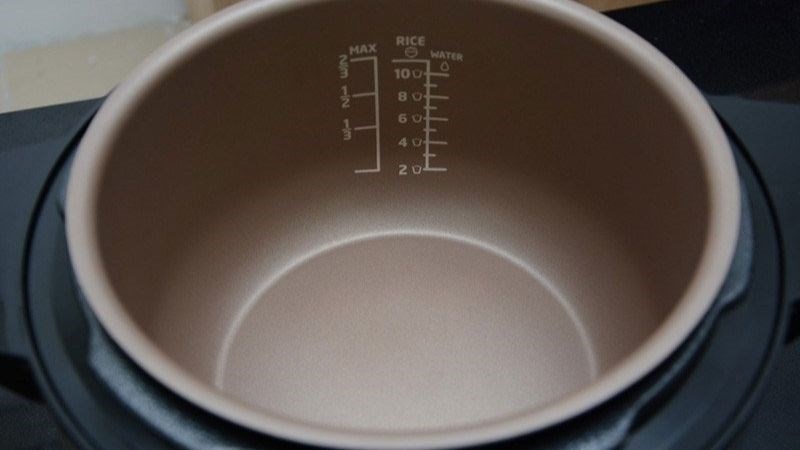 Dùng lòng nồi để đun trên bếp ga