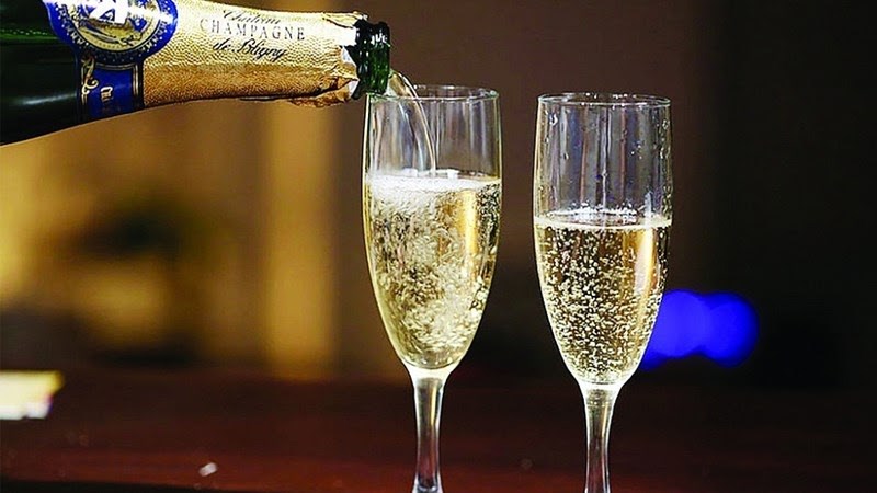 Rượu s&acirc;m banh