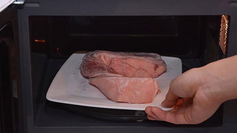 Thịt đ&ocirc;ng lạnh