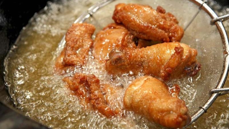 Thực phẩm chi&ecirc;n nhiều dầu