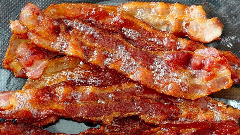 Bỏ bớt mỡ thừa từ thịt x&ocirc;ng kh&oacute;i