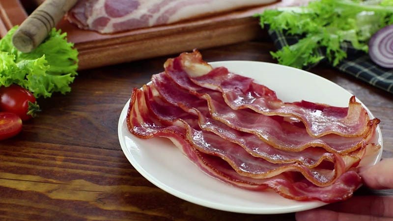 Nấu trước thịt x&ocirc;ng kh&oacute;i để d&ugrave;ng dần trong những ng&agrave;y bận