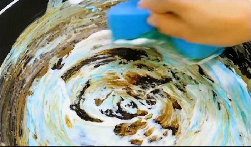 Sử dụng kem đ&aacute;nh răng