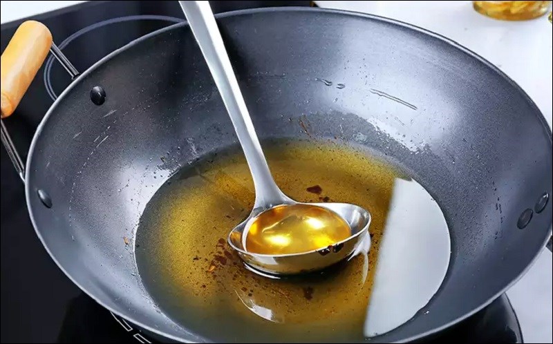 Sử dụng gừng v&agrave; h&agrave;nh hoa