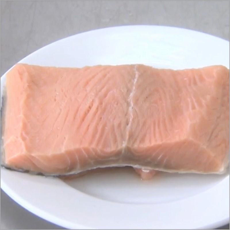 Bước 1 Sơ chế nguyên liệu Cá hồi sốt dầu hào