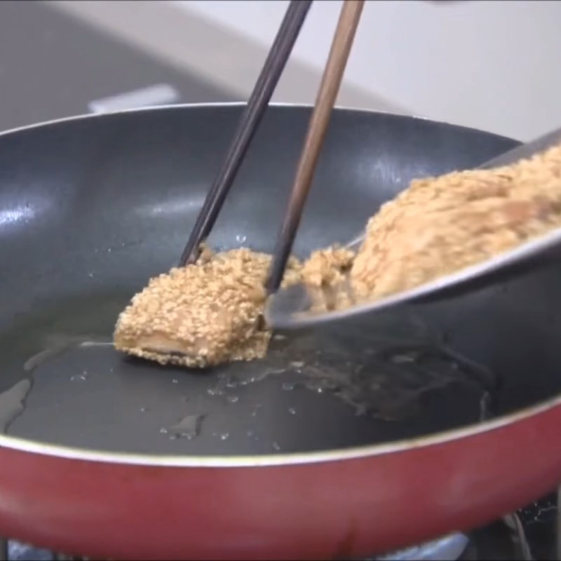 Bước 5 Chiên cá Cá hồi sốt dầu hào