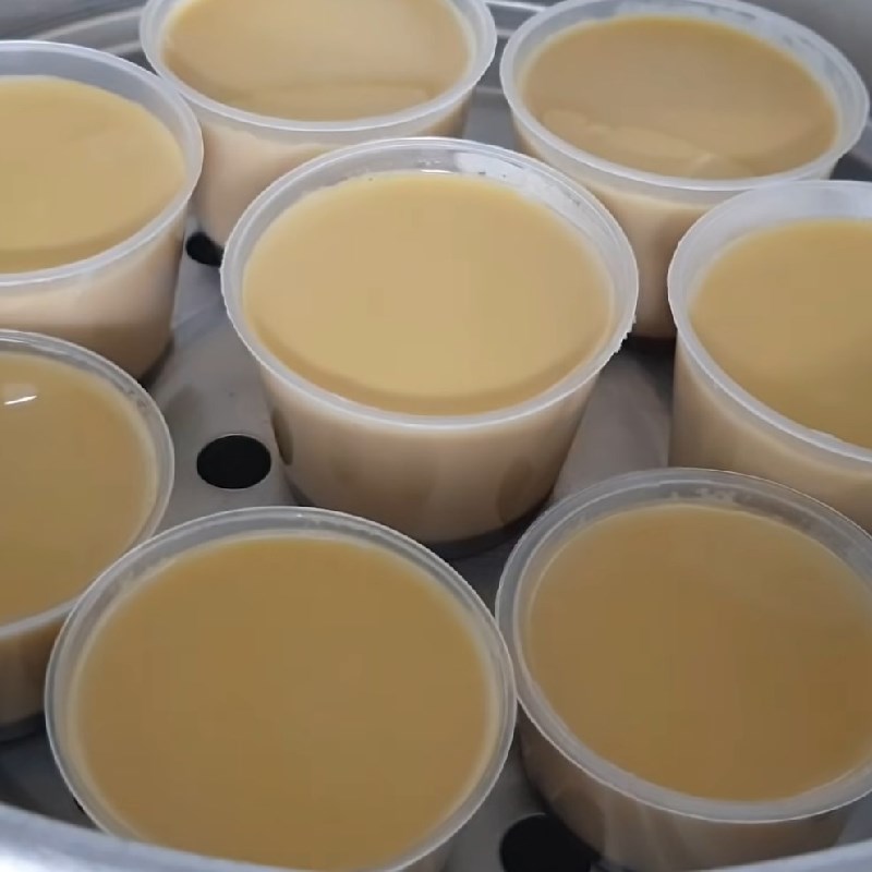 Bước 4 Đổ khuôn và hấp bánh Bánh flan milo