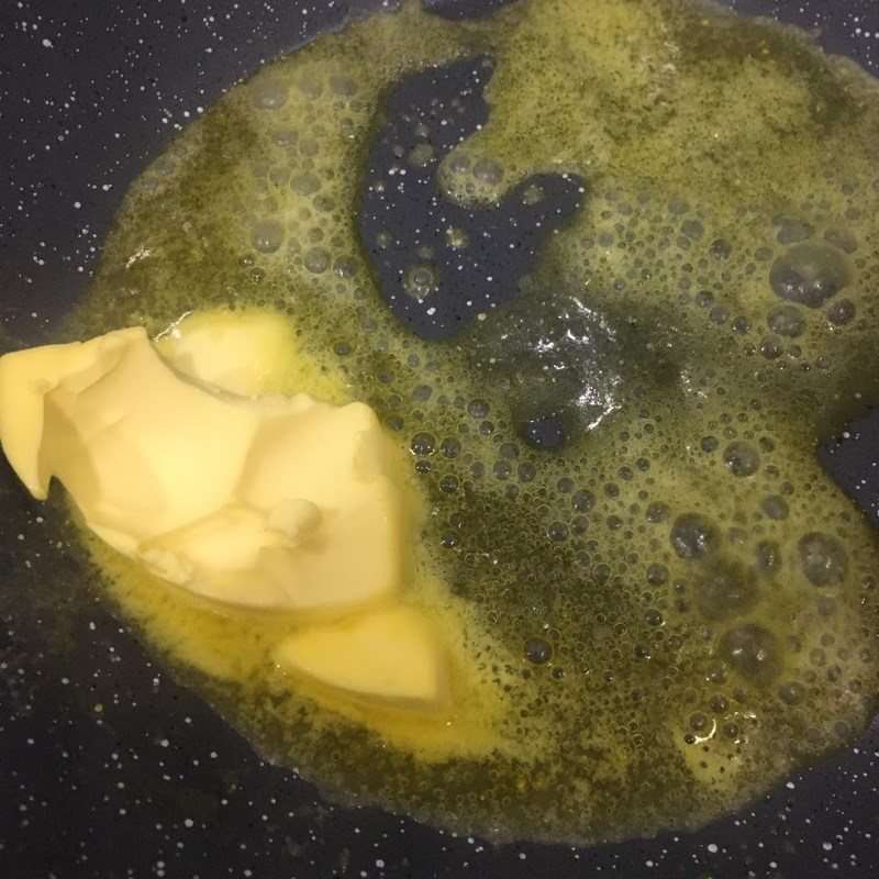 Bước 3 Làm cánh gà chiên bơ tỏi Cánh gà chiên bơ tỏi bằng nồi chiên không dầu