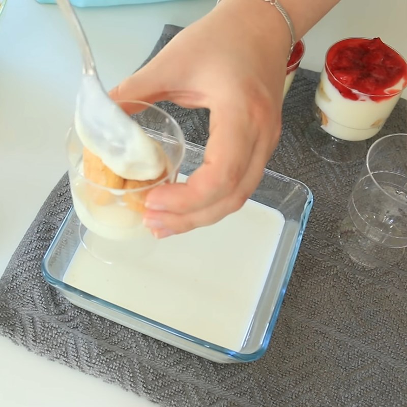 Bước 4 Làm pudding dâu vanilla Bánh pudding dâu vanilla