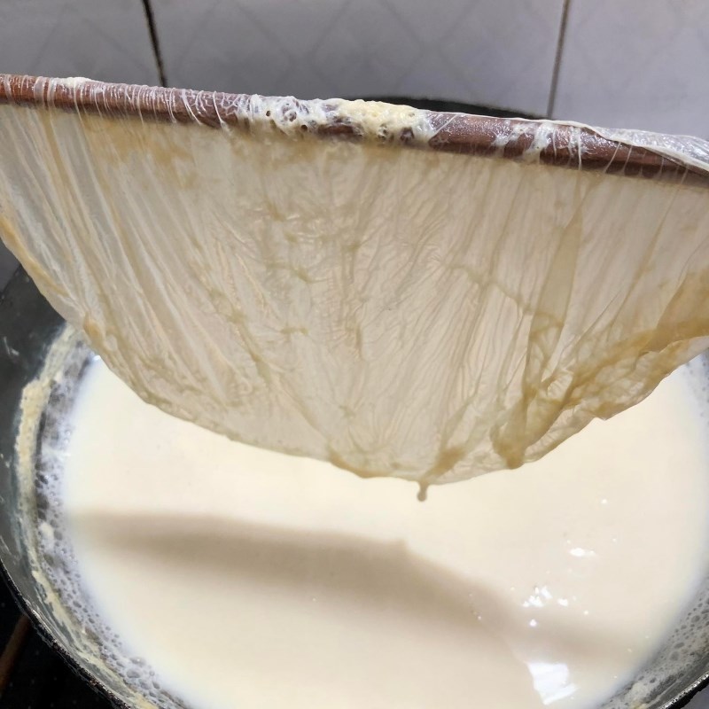 Bước 5 Lấy đậu váng Đậu váng (tàu hũ ky)