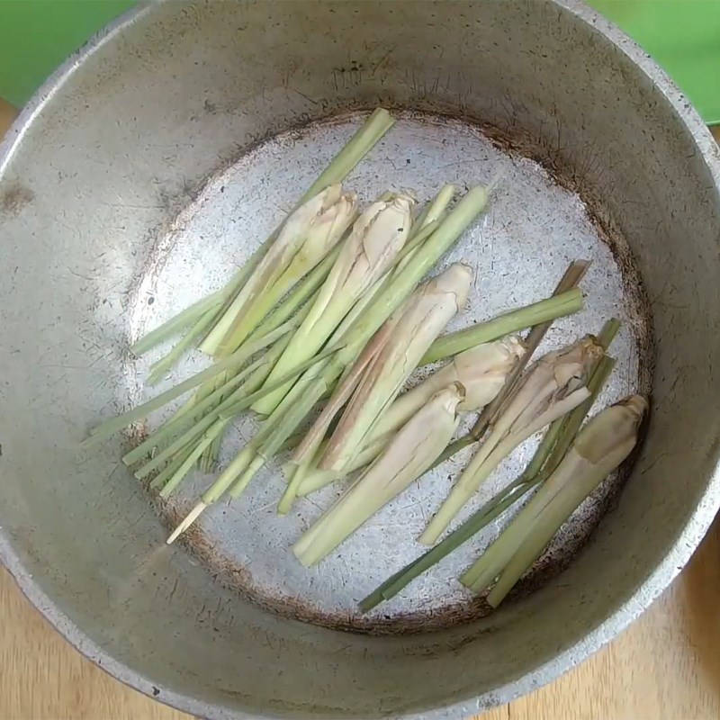 Bước 2 Luộc cá Ruốc cá trắm đen