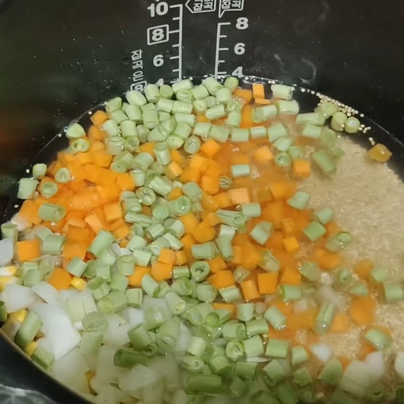 Bước 3 Nấu diêm mạch với rau củ Quinoa (diêm mạch) trộn rau củ nấu bằng nồi cơm điện