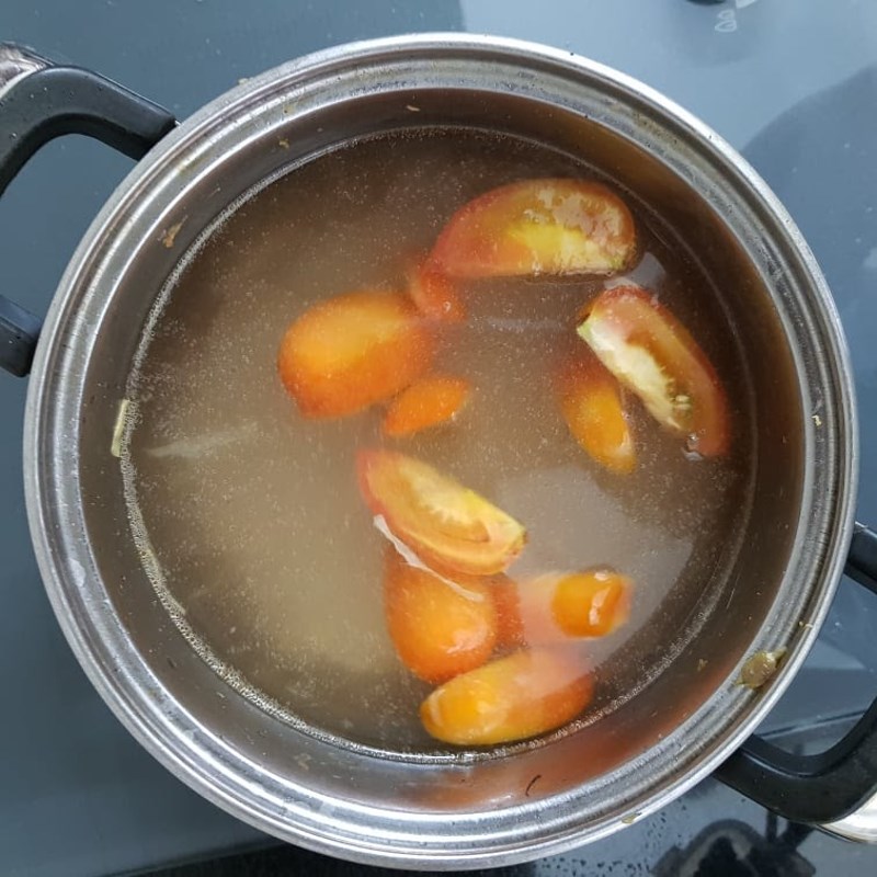 Bước 4 Nấu nước dùng cà chua cùng ốc và măng Bún ốc măng