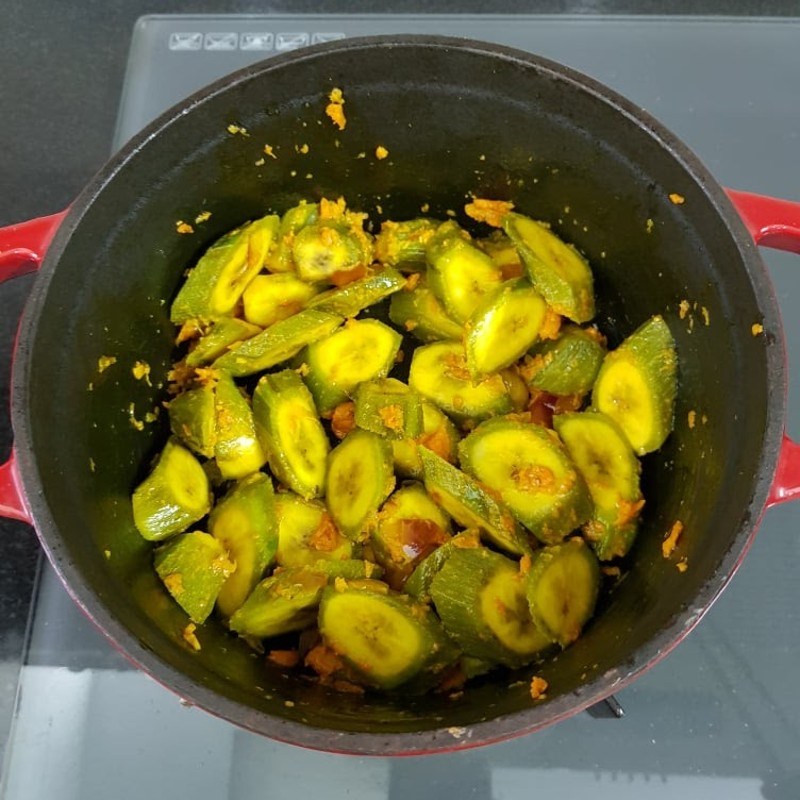 Bước 3 Nấu nước lẩu Ếch om chuối đậu