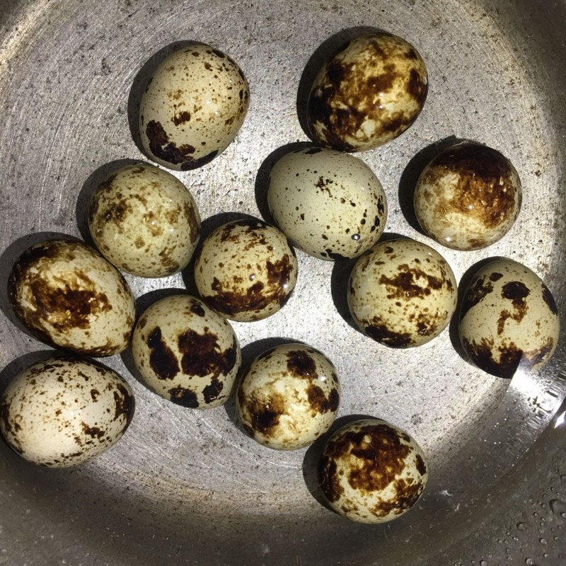 Bước 1 Sơ chế trứng cút Trứng cút chiên giòn (Công thức được chia sẻ từ người dùng)