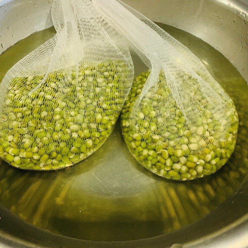 Bước 2 Ngâm đậu Giá đỗ