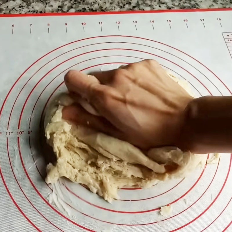 Bước 3 Nhồi và ủ bột bánh Bánh mì bơ sữa bằng chảo chống dính