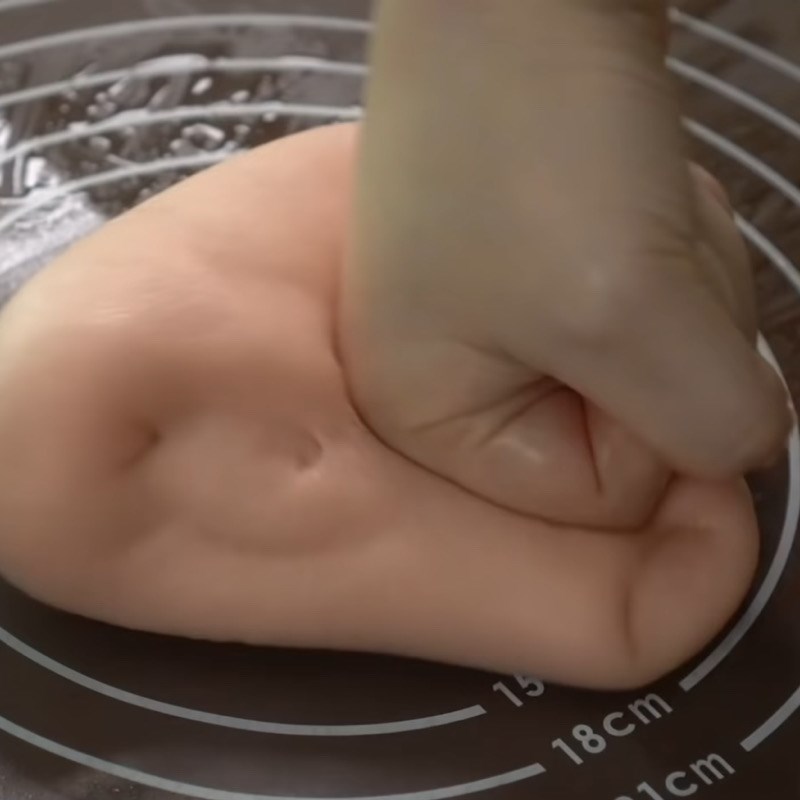 Bước 4 Nhồi vỏ bánh Bánh gạo nếp Hàn Quốc nhân kem sữa chua dâu tây bằng lò vi sóng