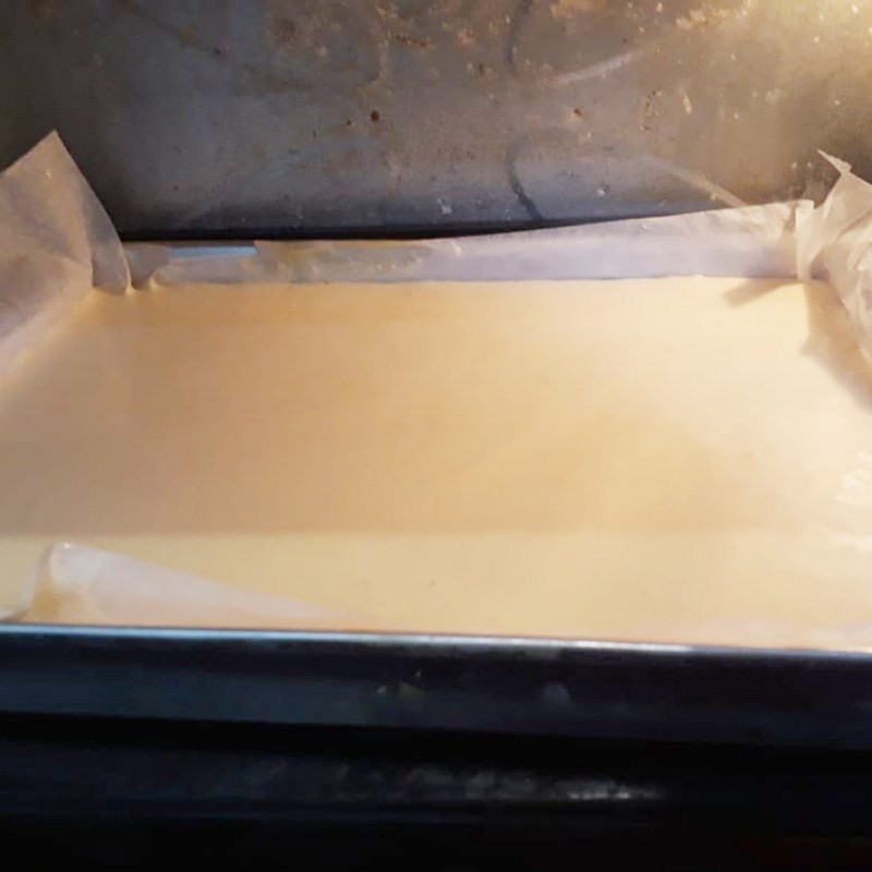 Bước 2 Nướng bánh Bánh bông lan cuộn kem (Công thức chia sẻ từ người dùng)