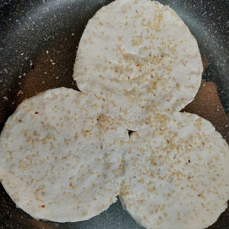 Bước 3 Nướng bánh Bánh khoai mì nướng bằng chảo chống dính