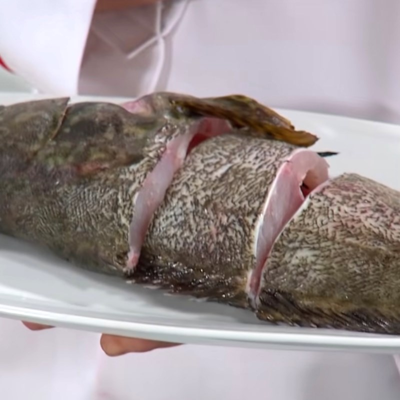 Bước 1 Sơ chế cá mú Lẩu cá mú nấu ngót