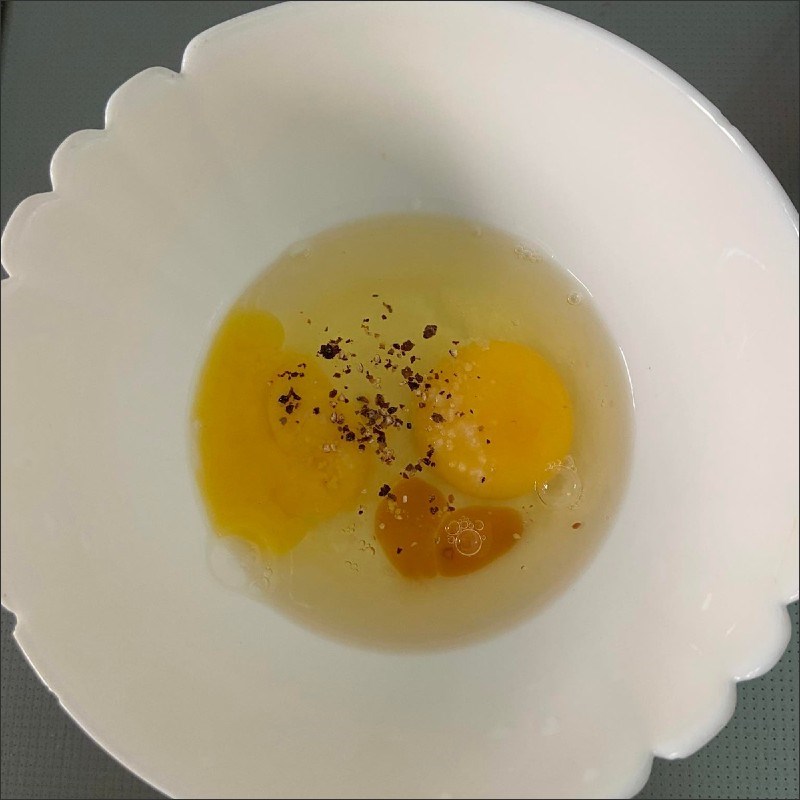 Bước 1 Sơ chế các nguyên liệu Cải ngọt xào trứng