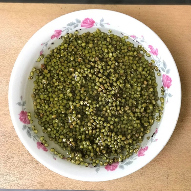 Bước 1 Sơ chế các nguyên liệu Cháo bầu