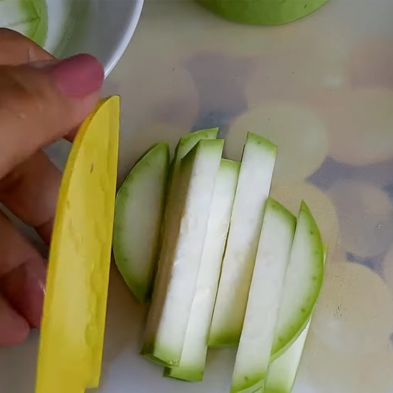 Bước 1 Sơ chế các nguyên liệu Cháo bầu