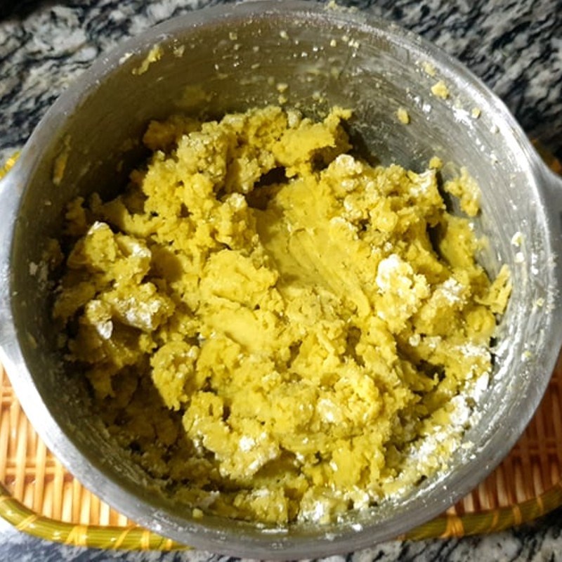 Bước 1 Sơ chế, hấp khoai lang Khoai lang kén với nước cốt dừa (Công thức được chia sẻ từ người dùng)