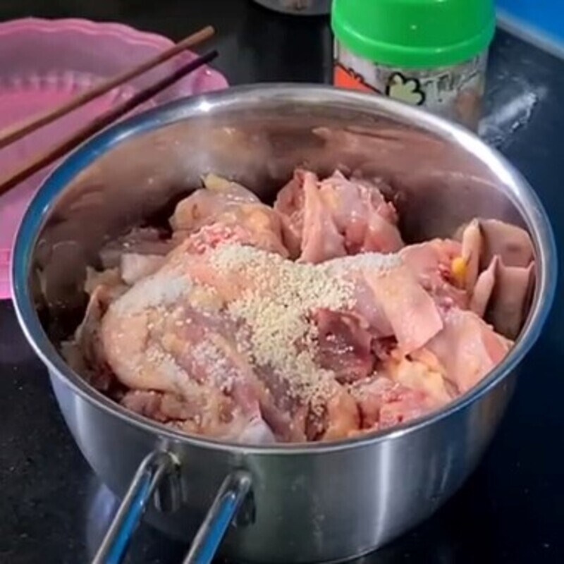 Bước 1 Sơ chế nguyên liệu Cách nấu canh gà Nghệ An