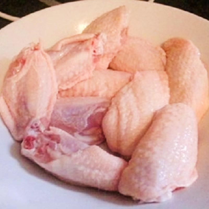 Bước 1 Sơ chế nguyên liệu Cánh gà chiên bơ tỏi bằng nồi chiên không dầu