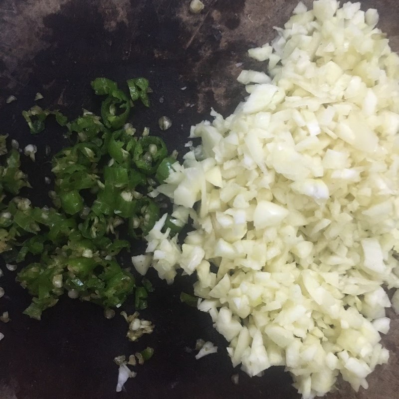 Bước 1 Sơ chế nguyên liệu Cánh gà chiên bơ tỏi bằng nồi chiên không dầu